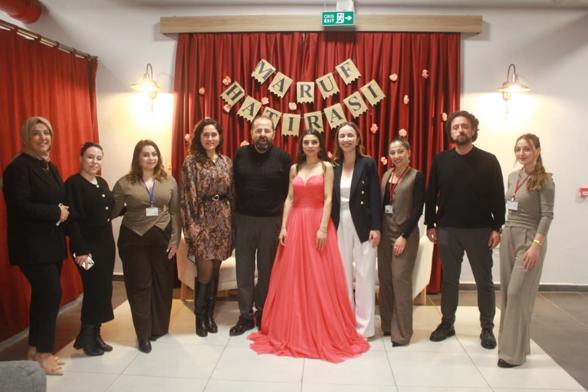 Duyarlı sanatçı Mor Narpın, Sevgililer Günü’nde Sakarya’da unutulmaz bir sosyal sorumluluk konserine imza attı.