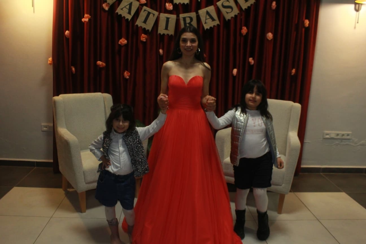 Duyarlı sanatçı Mor Narpın, Sevgililer Günü’nde Sakarya’da unutulmaz bir sosyal sorumluluk konserine imza attı.