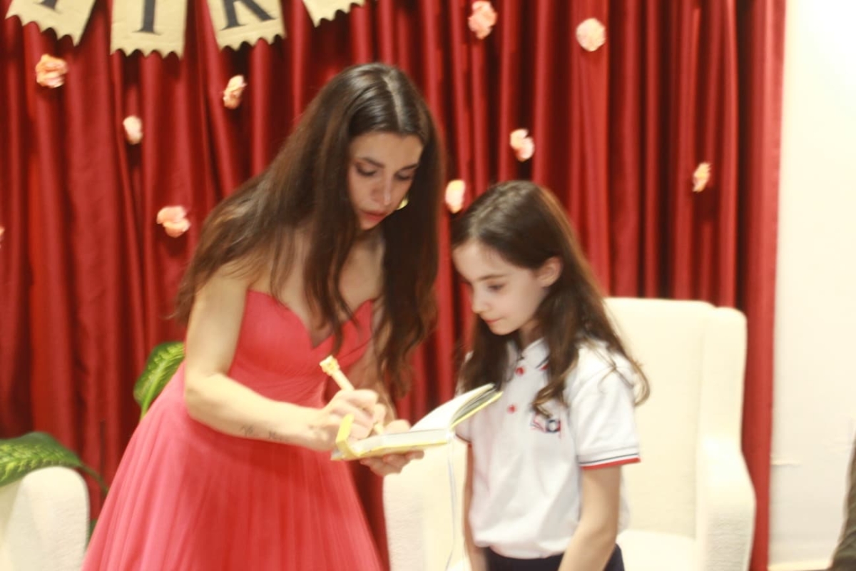 Duyarlı sanatçı Mor Narpın, Sevgililer Günü’nde Sakarya’da unutulmaz bir sosyal sorumluluk konserine imza attı.