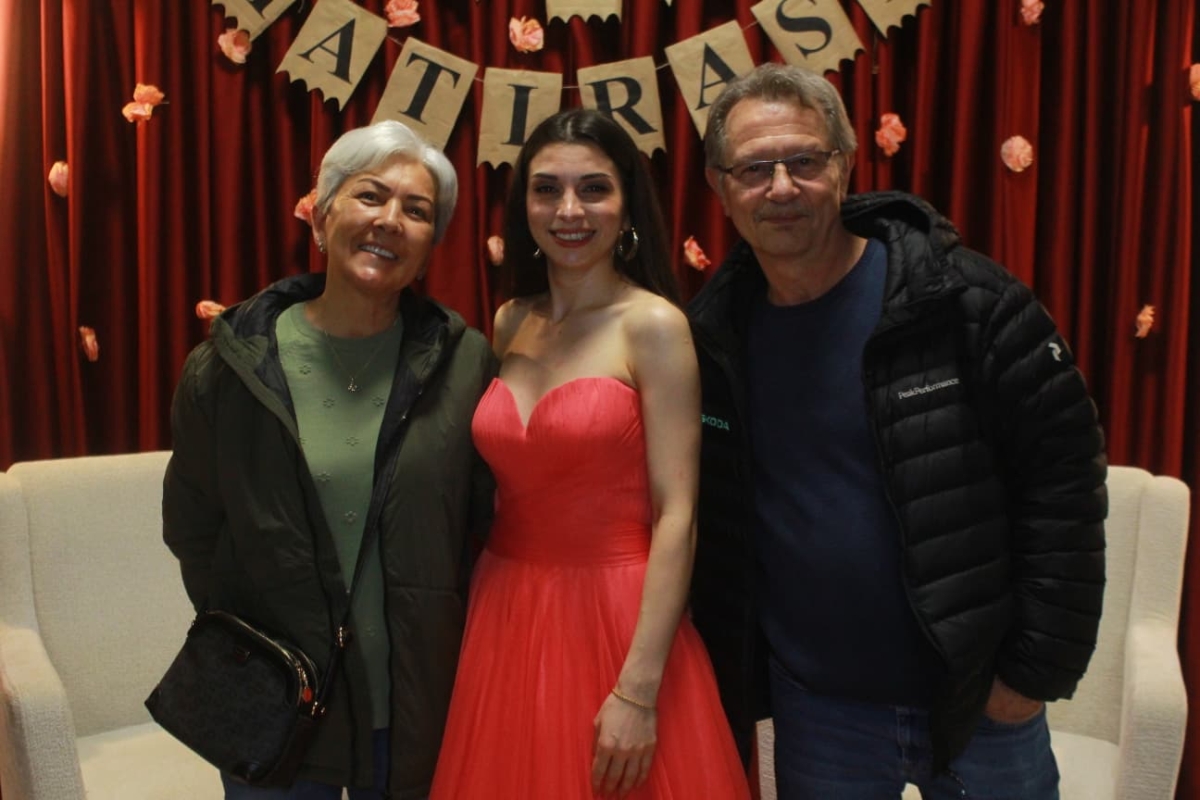 Duyarlı sanatçı Mor Narpın, Sevgililer Günü’nde Sakarya’da unutulmaz bir sosyal sorumluluk konserine imza attı.