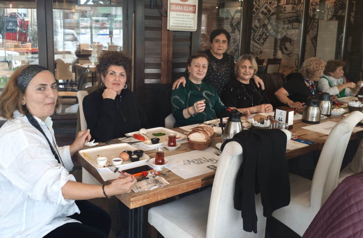 Zübeyde Hanım’ın hayatını sahneye taşıyarak büyük bir başarıya imza atan