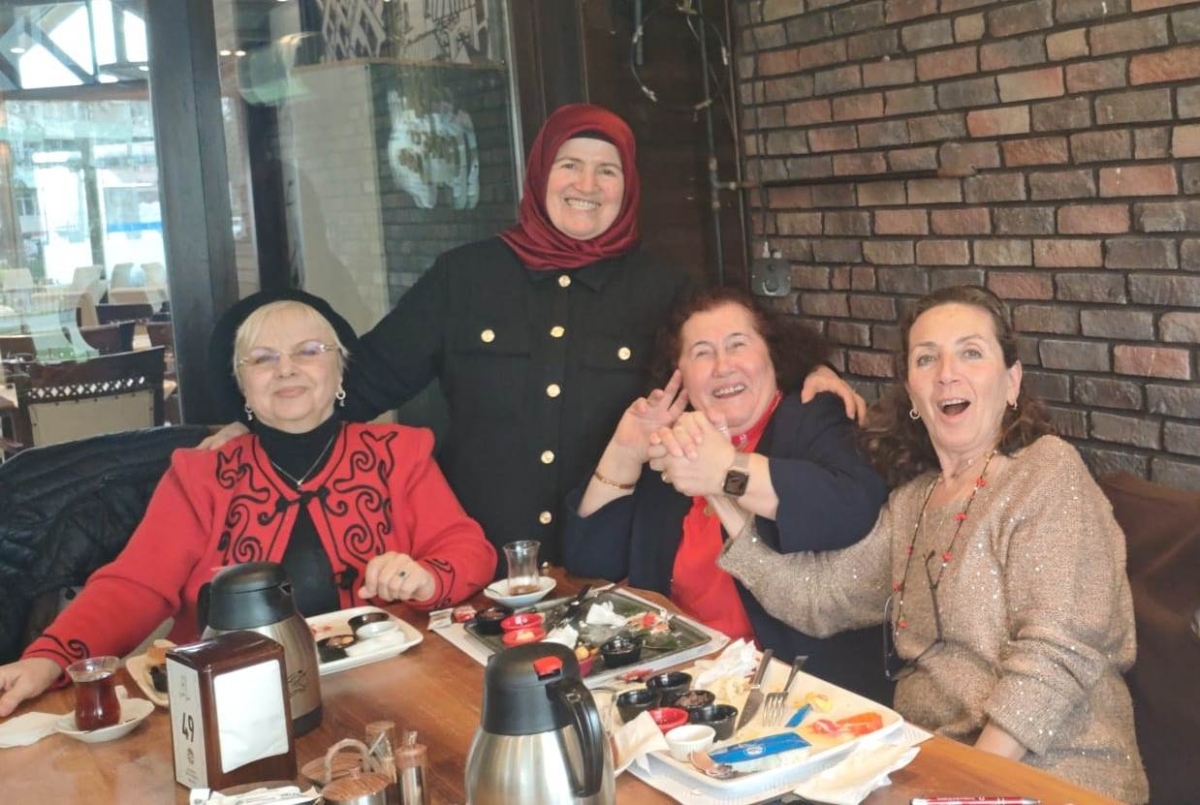Zübeyde Hanım’ın hayatını sahneye taşıyarak büyük bir başarıya imza atan
