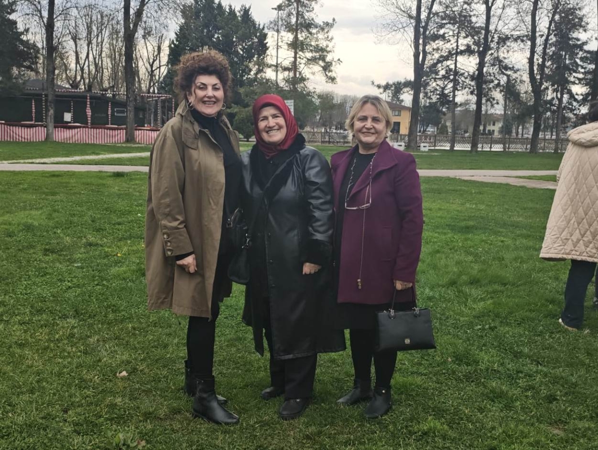 Zübeyde Hanım’ın hayatını sahneye taşıyarak büyük bir başarıya imza atan