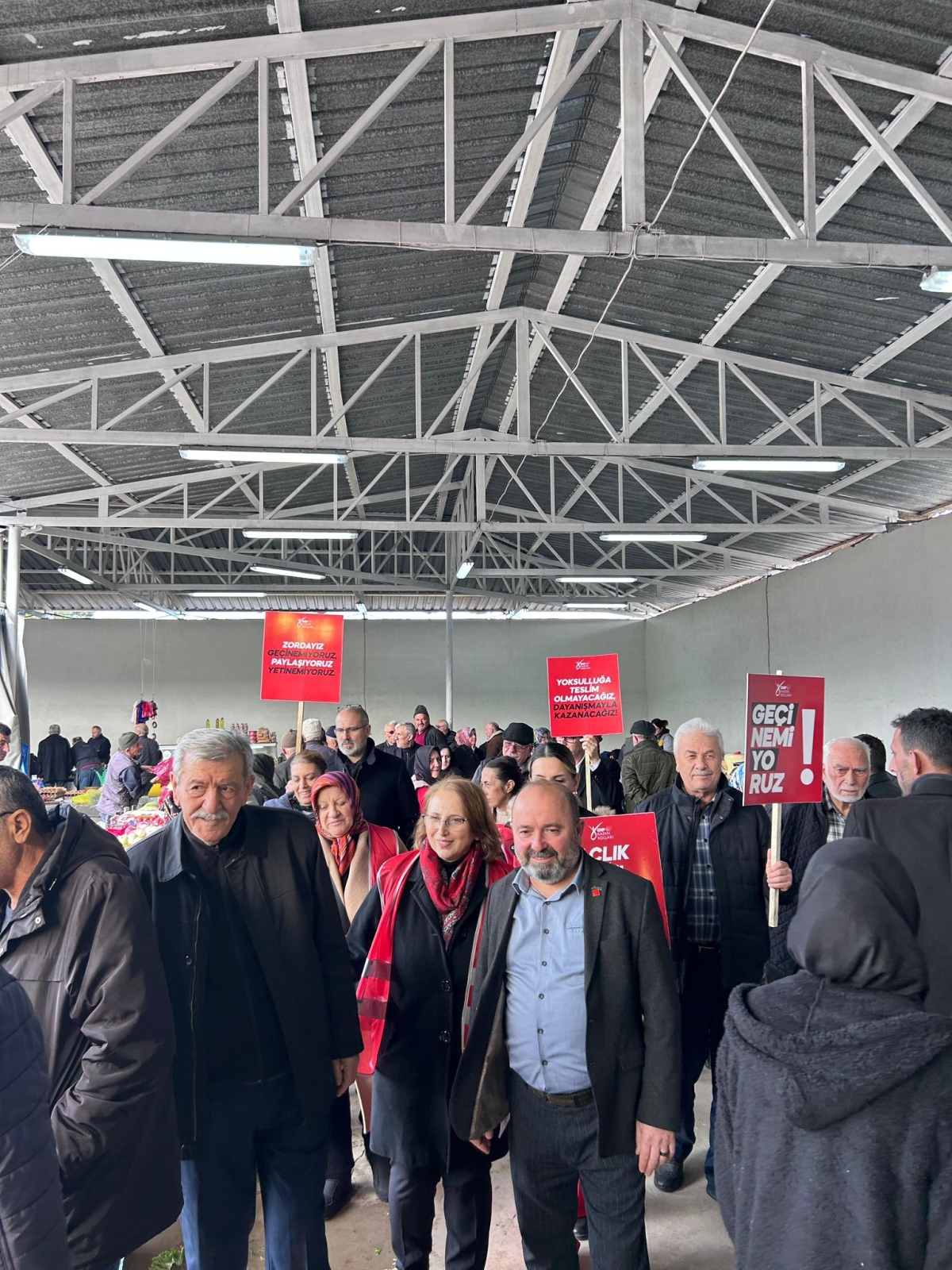 CHP Sakarya İl Kadın Kolları Başkanı Azize Çeroğlu, Karapürçek Çıkartmasıyla Gönülleri Fethetti: