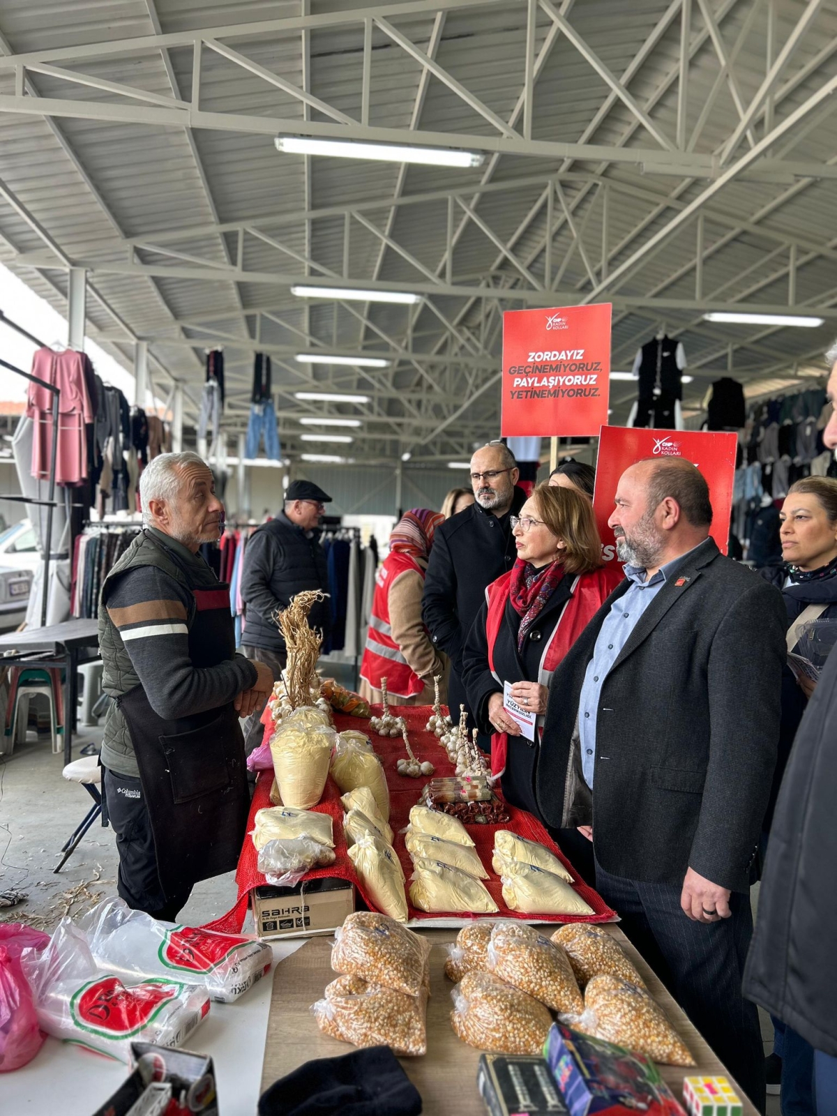 CHP Sakarya İl Kadın Kolları Başkanı Azize Çeroğlu, Karapürçek Çıkartmasıyla Gönülleri Fethetti: