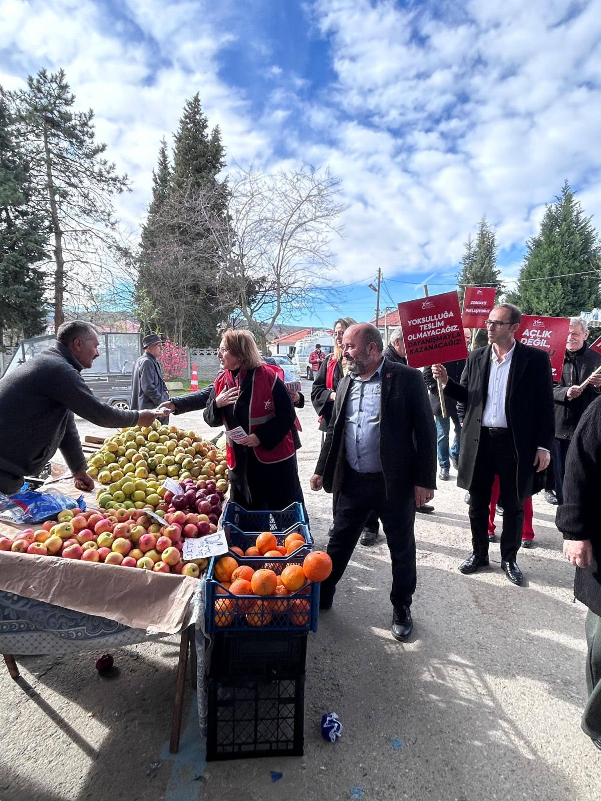 CHP Sakarya İl Kadın Kolları Başkanı Azize Çeroğlu, Karapürçek Çıkartmasıyla Gönülleri Fethetti:
