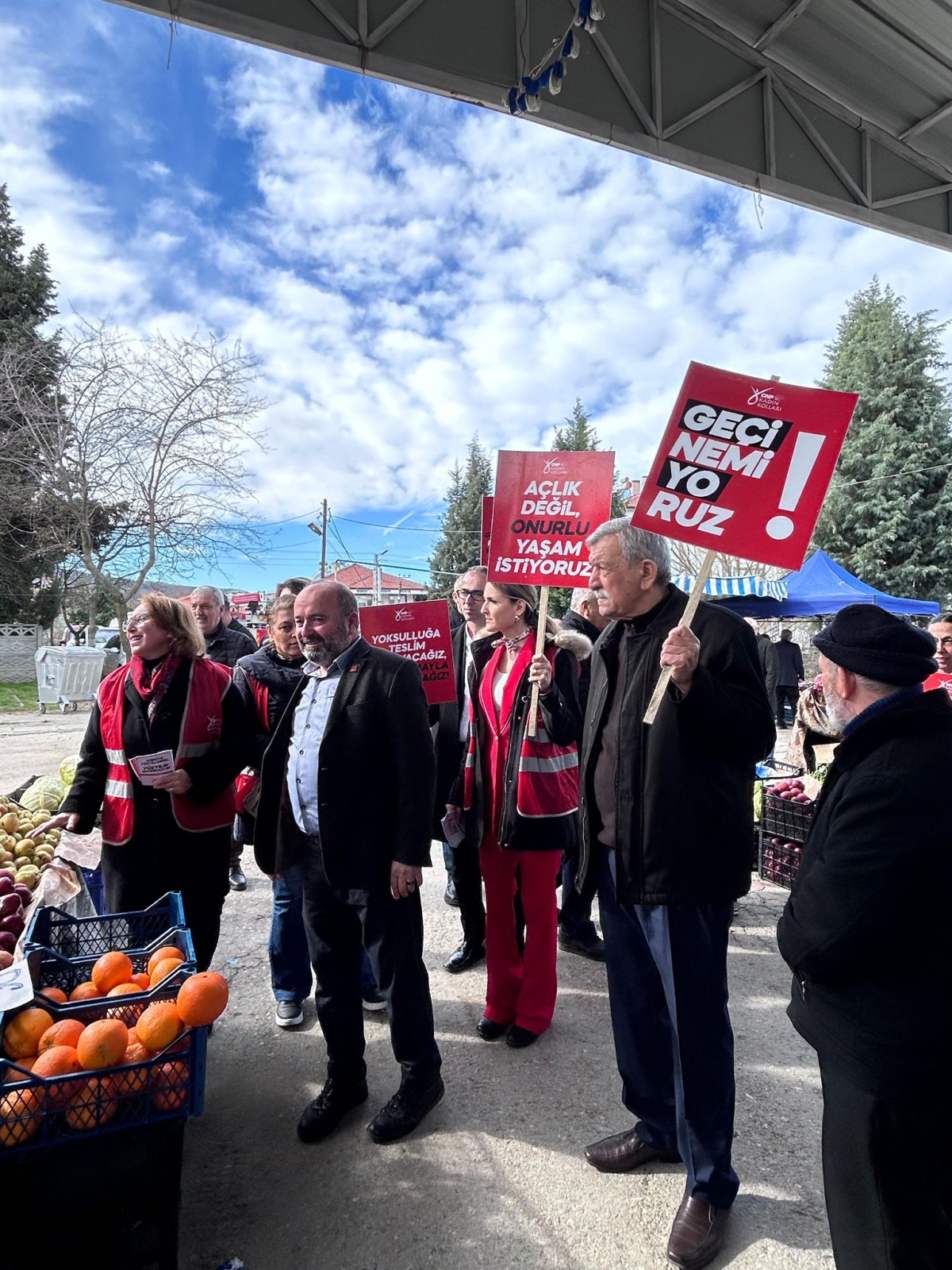 CHP Sakarya İl Kadın Kolları Başkanı Azize Çeroğlu, Karapürçek Çıkartmasıyla Gönülleri Fethetti: