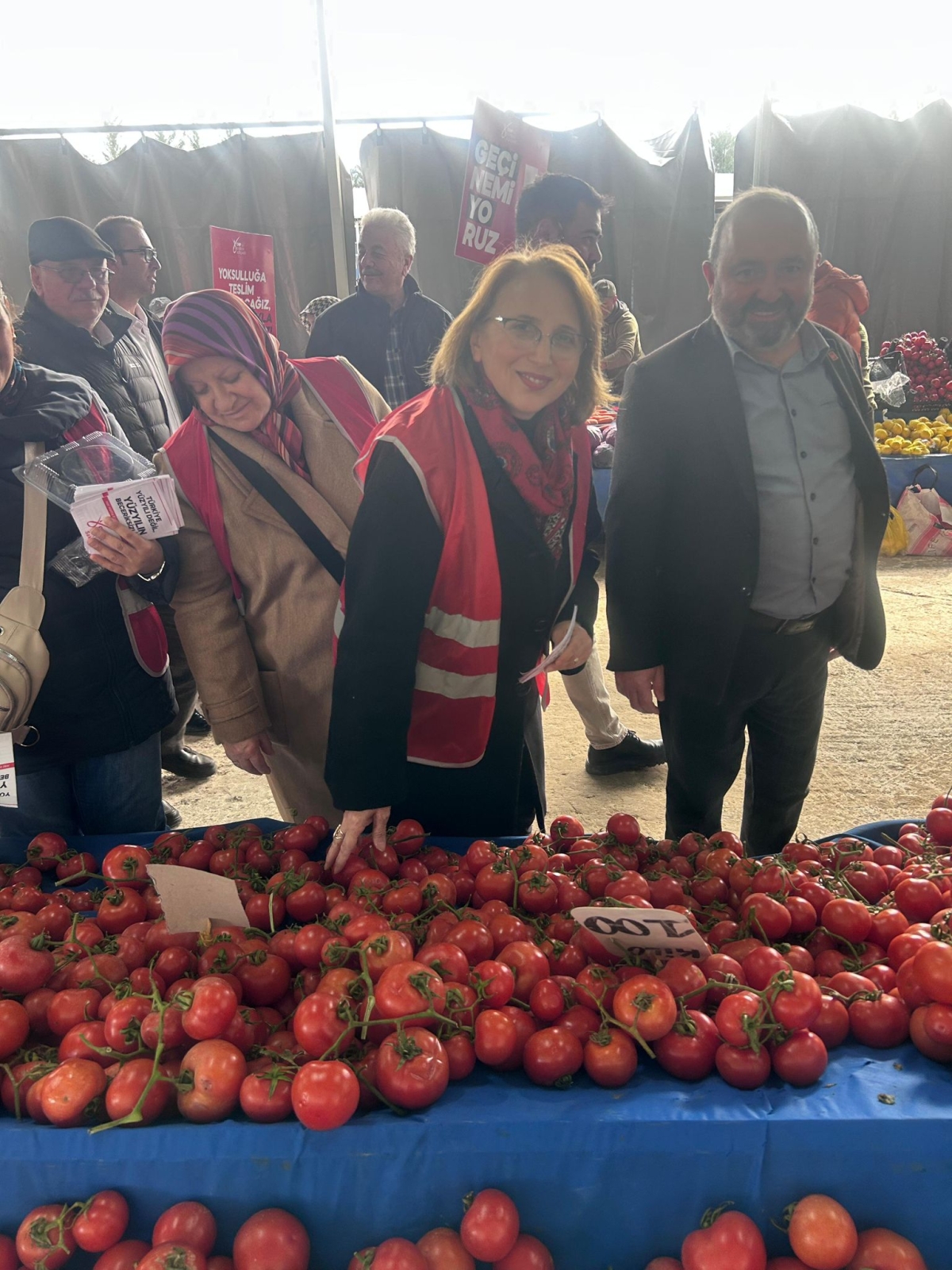 CHP Sakarya İl Kadın Kolları Başkanı Azize Çeroğlu, Karapürçek Çıkartmasıyla Gönülleri Fethetti: