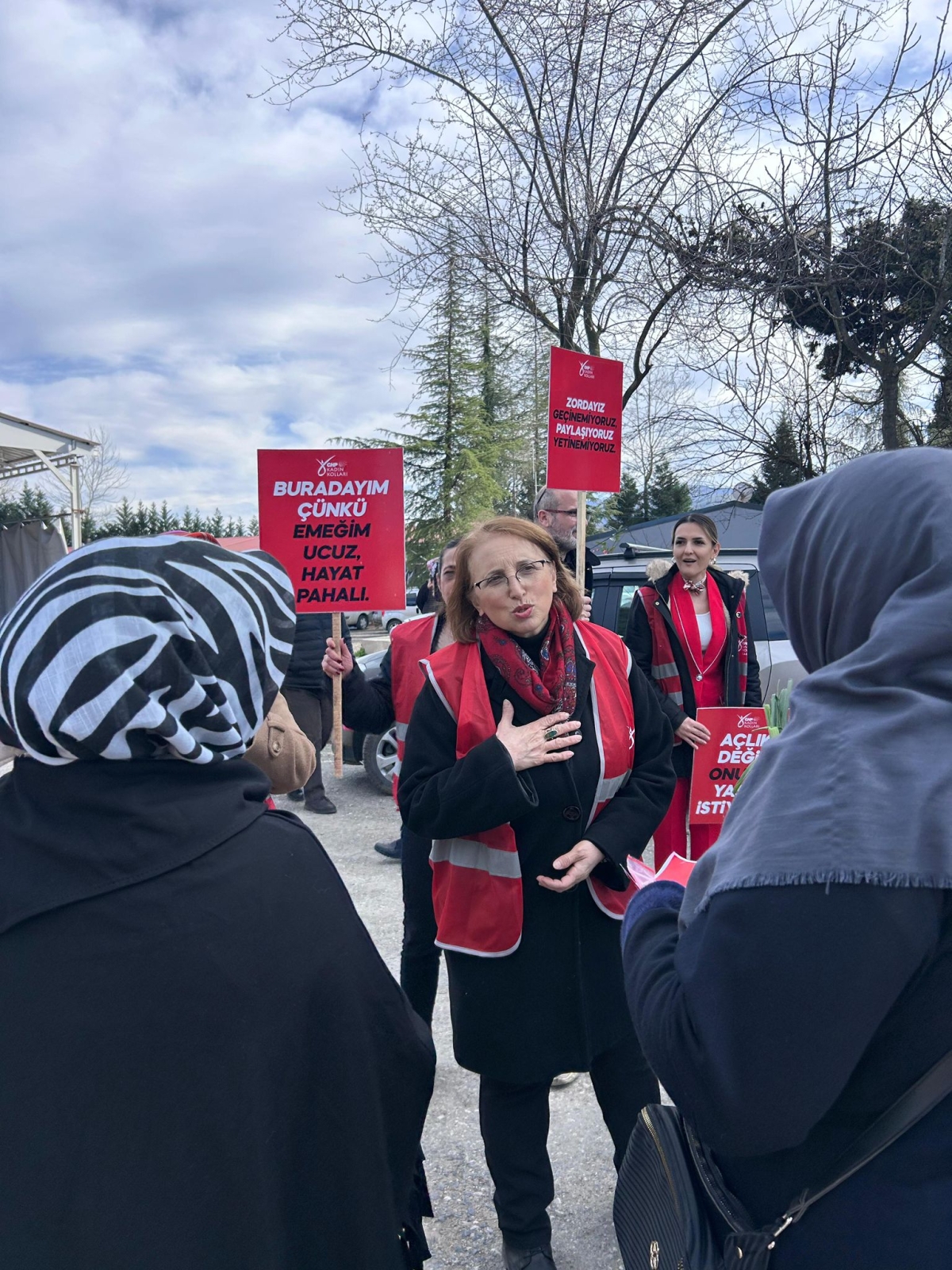 CHP Sakarya İl Kadın Kolları Başkanı Azize Çeroğlu, Karapürçek Çıkartmasıyla Gönülleri Fethetti: