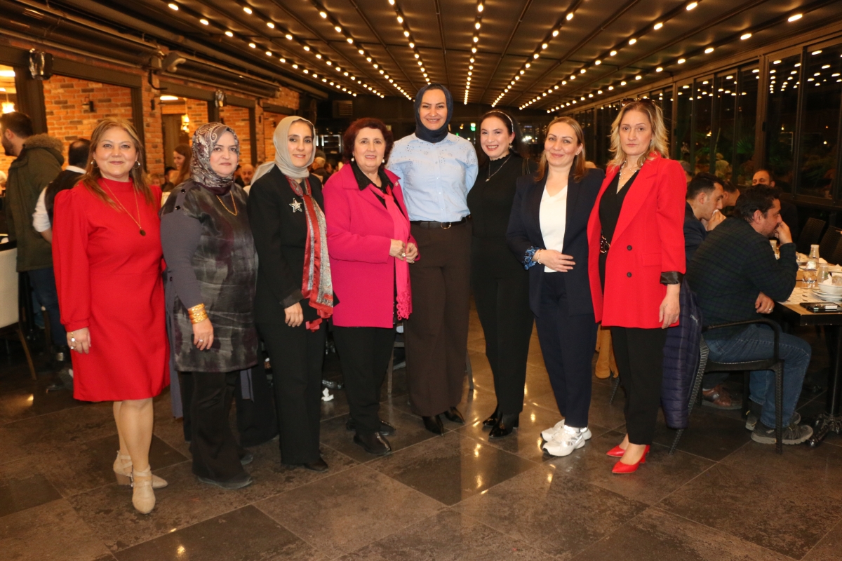 Sakarya Engelliler Birlik Federasyonu tarafından düzenlenen muazzam iftar programında 500 can bir araya geldi. Duaların semaya yükseldiği, engellerin sevgiyle aşıldığı gecede, paylaşılan sadece yemek değil, bir ömürlük dostlu
