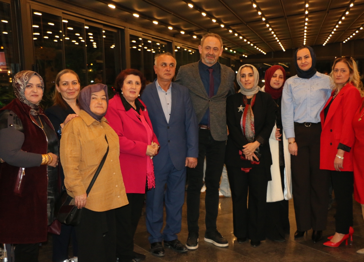 Sakarya Engelliler Birlik Federasyonu tarafından düzenlenen muazzam iftar programında 500 can bir araya geldi. Duaların semaya yükseldiği, engellerin sevgiyle aşıldığı gecede, paylaşılan sadece yemek değil, bir ömürlük dostlu