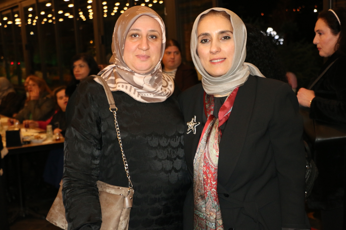 Sakarya Engelliler Birlik Federasyonu tarafından düzenlenen muazzam iftar programında 500 can bir araya geldi. Duaların semaya yükseldiği, engellerin sevgiyle aşıldığı gecede, paylaşılan sadece yemek değil, bir ömürlük dostlu
