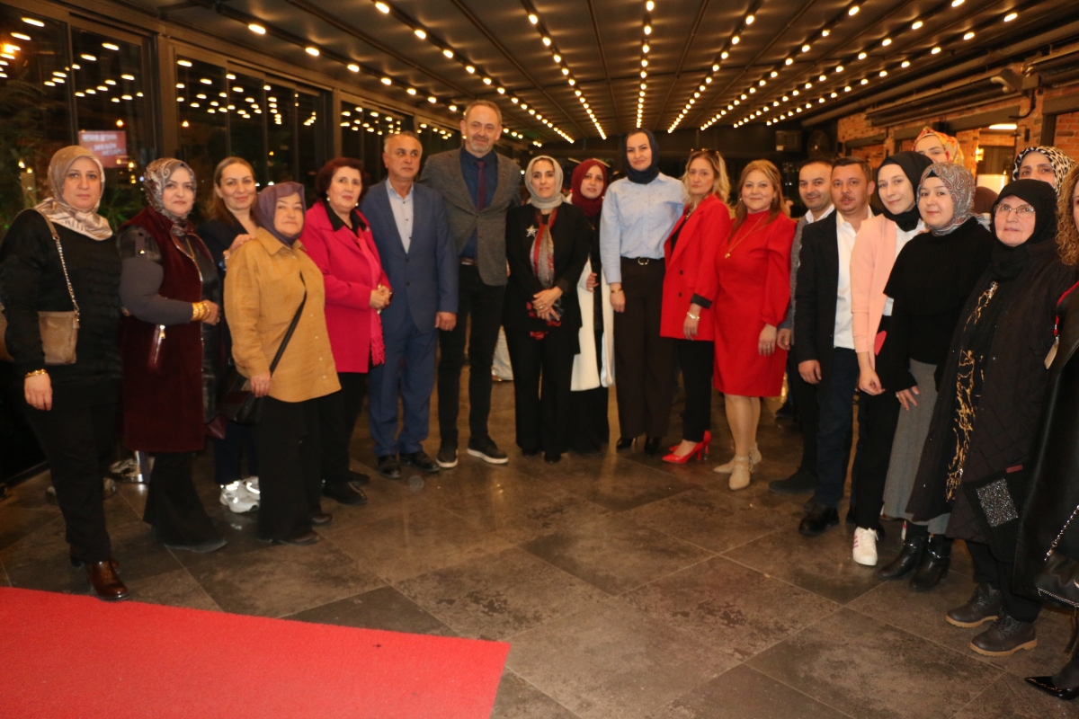 Sakarya Engelliler Birlik Federasyonu tarafından düzenlenen muazzam iftar programında 500 can bir araya geldi. Duaların semaya yükseldiği, engellerin sevgiyle aşıldığı gecede, paylaşılan sadece yemek değil, bir ömürlük dostlu