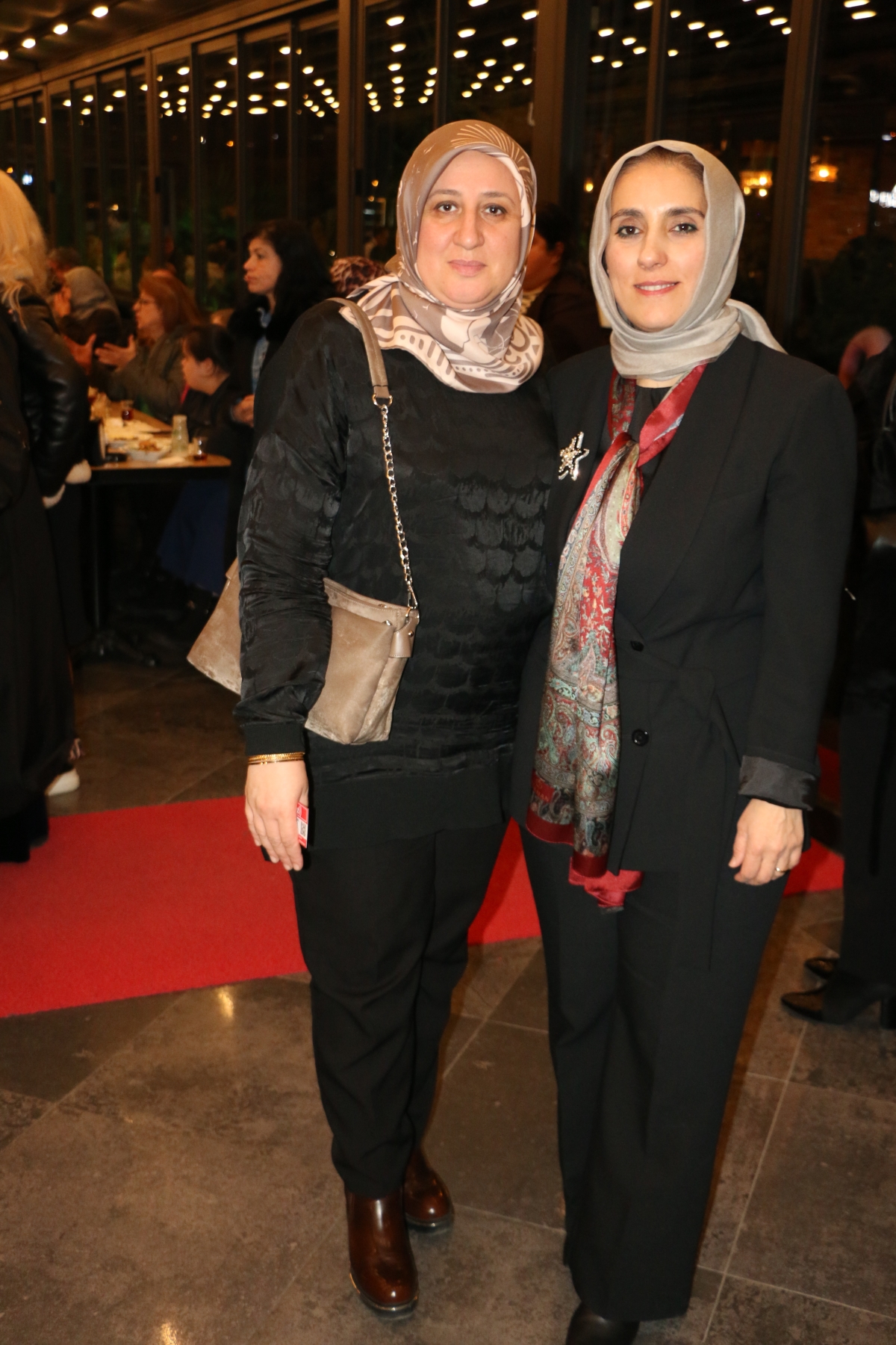 Sakarya Engelliler Birlik Federasyonu tarafından düzenlenen muazzam iftar programında 500 can bir araya geldi. Duaların semaya yükseldiği, engellerin sevgiyle aşıldığı gecede, paylaşılan sadece yemek değil, bir ömürlük dostlu