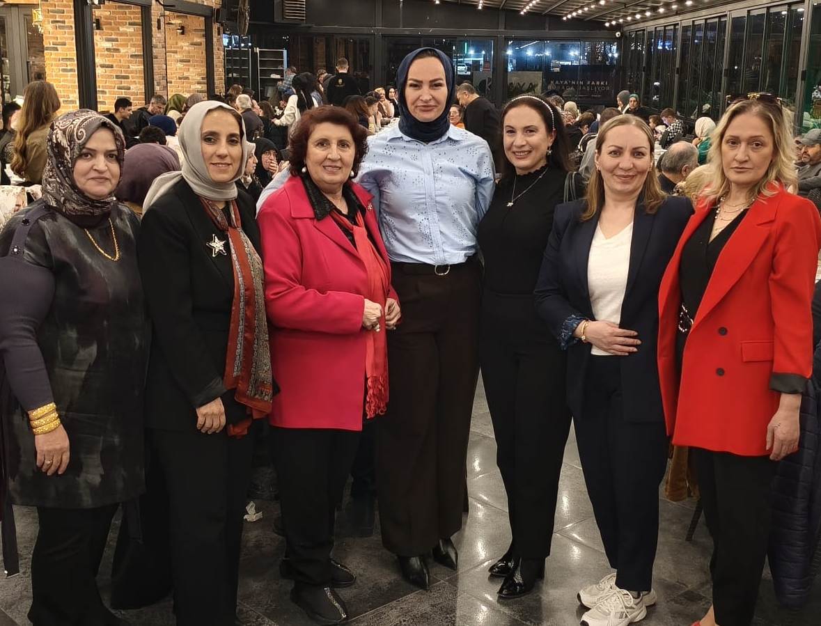 Sakarya Engelliler Birlik Federasyonu tarafından düzenlenen muazzam iftar programında 500 can bir araya geldi. Duaların semaya yükseldiği, engellerin sevgiyle aşıldığı gecede, paylaşılan sadece yemek değil, bir ömürlük dostlu