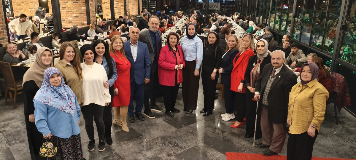 Sakarya Engelliler Birlik Federasyonu tarafından düzenlenen muazzam iftar programında 500 can bir araya geldi. Duaların semaya yükseldiği, engellerin sevgiyle aşıldığı gecede, paylaşılan sadece yemek değil, bir ömürlük dostlu