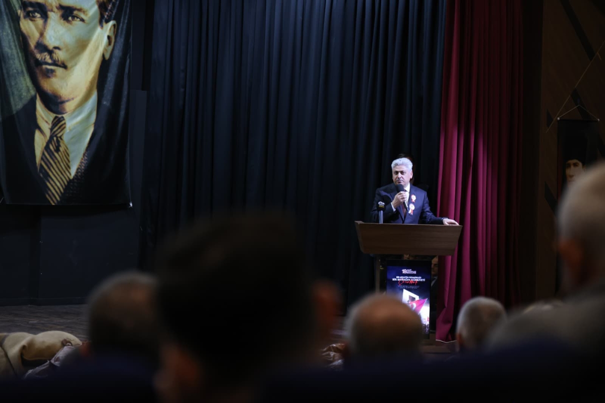 Sakarya, Çanakkale Zaferi’nin 111. yıl dönümünde tarihi bir gün yaşadı. Şehit Erol Olçok Anadolu Lisesi öğrencilerinin hazırladığı anma programı, izleyenleri 1915’in şanlı siperlerine götürürken GÜNÜN FOTOĞRAF KARELERİ