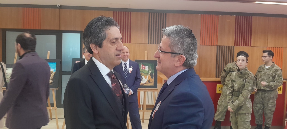 Sakarya, Çanakkale Zaferi’nin 111. yıl dönümünde tarihi bir gün yaşadı. Şehit Erol Olçok Anadolu Lisesi öğrencilerinin hazırladığı anma programı, izleyenleri 1915’in şanlı siperlerine götürürken GÜNÜN FOTOĞRAF KARELERİ