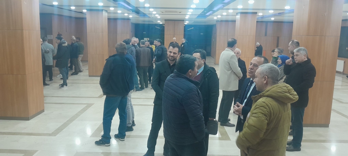 Sakarya, Çanakkale Zaferi’nin 111. yıl dönümünde tarihi bir gün yaşadı. Şehit Erol Olçok Anadolu Lisesi öğrencilerinin hazırladığı anma programı, izleyenleri 1915’in şanlı siperlerine götürürken GÜNÜN FOTOĞRAF KARELERİ