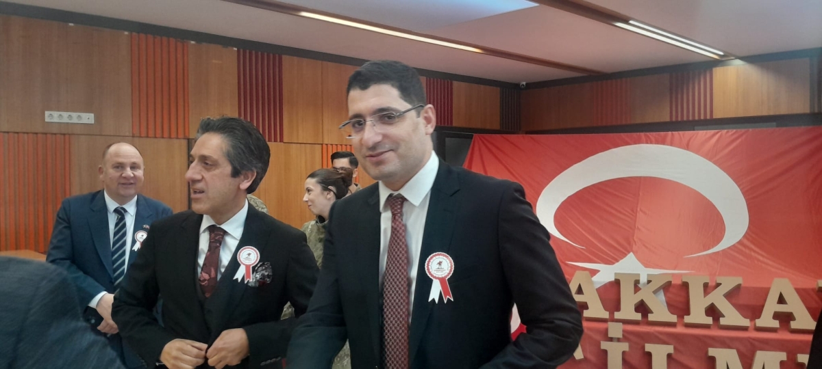 Sakarya, Çanakkale Zaferi’nin 111. yıl dönümünde tarihi bir gün yaşadı. Şehit Erol Olçok Anadolu Lisesi öğrencilerinin hazırladığı anma programı, izleyenleri 1915’in şanlı siperlerine götürürken GÜNÜN FOTOĞRAF KARELERİ