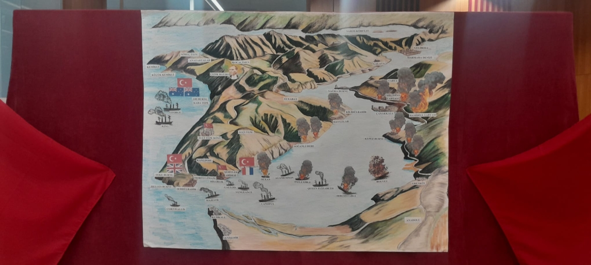 Sakarya, Çanakkale Zaferi’nin 111. yıl dönümünde tarihi bir gün yaşadı. Şehit Erol Olçok Anadolu Lisesi öğrencilerinin hazırladığı anma programı, izleyenleri 1915’in şanlı siperlerine götürürken GÜNÜN FOTOĞRAF KARELERİ