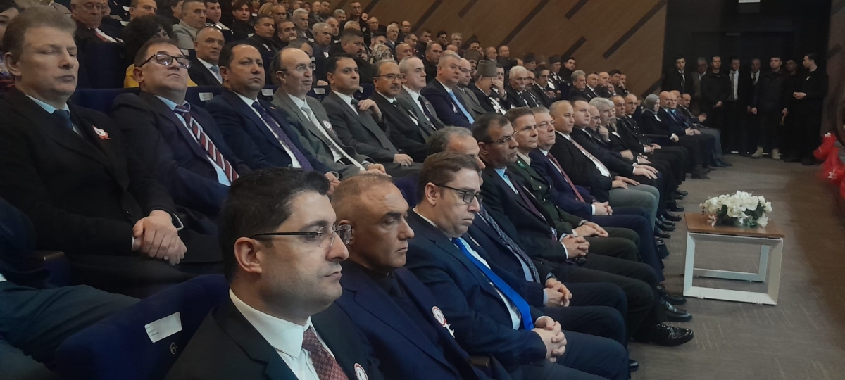 Sakarya, Çanakkale Zaferi’nin 111. yıl dönümünde tarihi bir gün yaşadı. Şehit Erol Olçok Anadolu Lisesi öğrencilerinin hazırladığı anma programı, izleyenleri 1915’in şanlı siperlerine götürürken GÜNÜN FOTOĞRAF KARELERİ