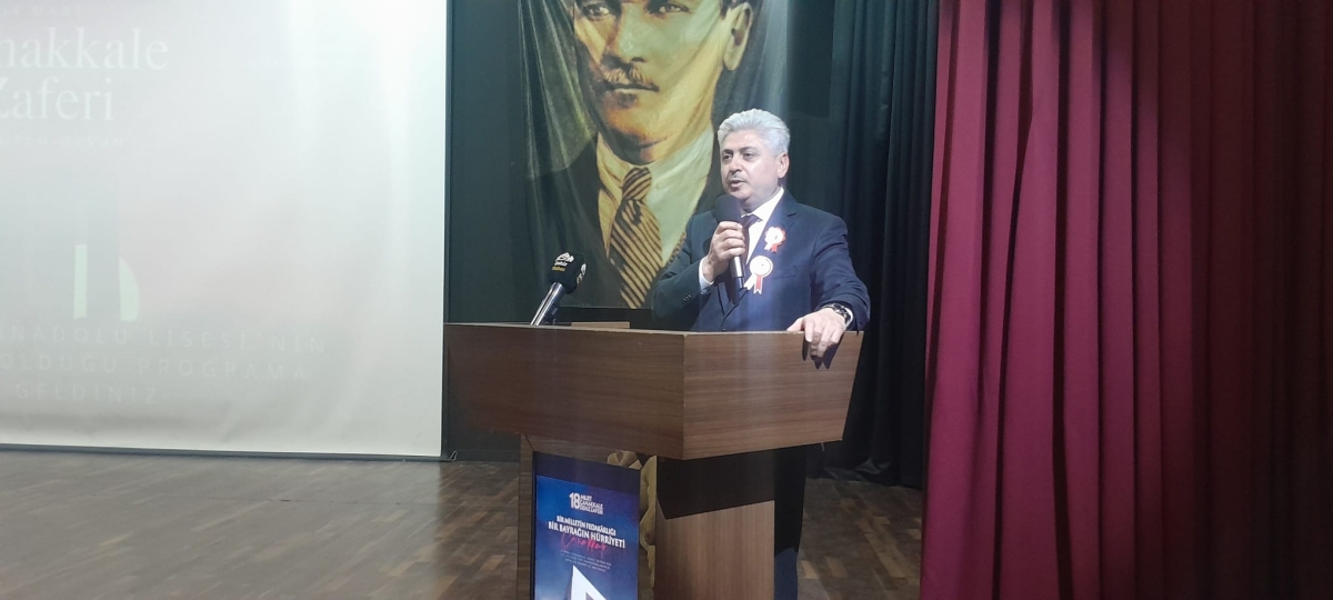 Sakarya, Çanakkale Zaferi’nin 111. yıl dönümünde tarihi bir gün yaşadı. Şehit Erol Olçok Anadolu Lisesi öğrencilerinin hazırladığı anma programı, izleyenleri 1915’in şanlı siperlerine götürürken GÜNÜN FOTOĞRAF KARELERİ