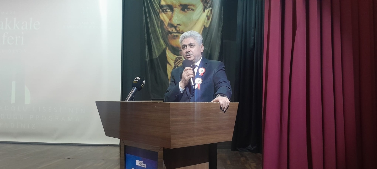 Sakarya, Çanakkale Zaferi’nin 111. yıl dönümünde tarihi bir gün yaşadı. Şehit Erol Olçok Anadolu Lisesi öğrencilerinin hazırladığı anma programı, izleyenleri 1915’in şanlı siperlerine götürürken GÜNÜN FOTOĞRAF KARELERİ
