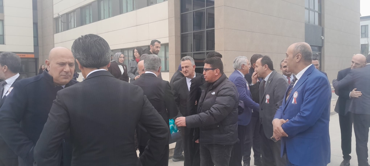 Sakarya, Çanakkale Zaferi’nin 111. yıl dönümünde tarihi bir gün yaşadı. Şehit Erol Olçok Anadolu Lisesi öğrencilerinin hazırladığı anma programı, izleyenleri 1915’in şanlı siperlerine götürürken GÜNÜN FOTOĞRAF KARELERİ