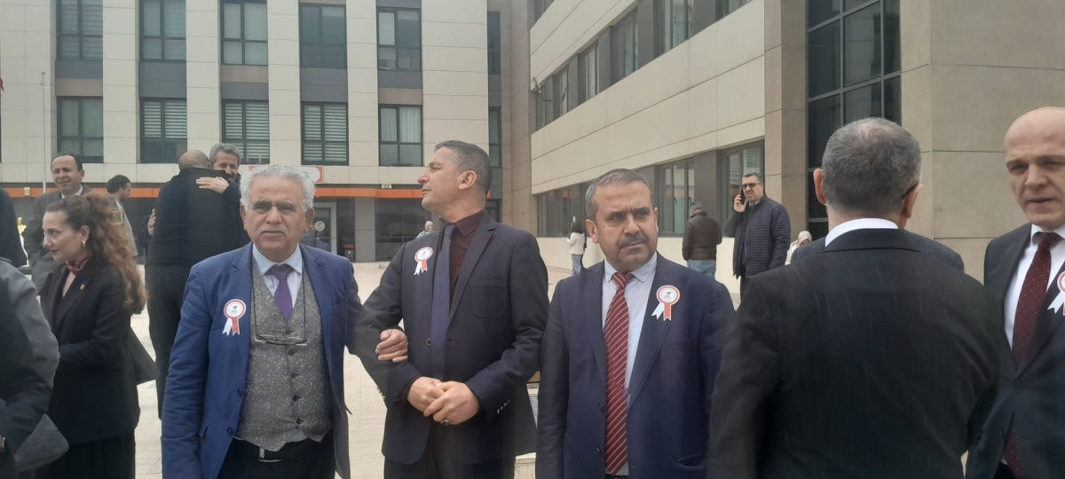 Sakarya, Çanakkale Zaferi’nin 111. yıl dönümünde tarihi bir gün yaşadı. Şehit Erol Olçok Anadolu Lisesi öğrencilerinin hazırladığı anma programı, izleyenleri 1915’in şanlı siperlerine götürürken GÜNÜN FOTOĞRAF KARELERİ