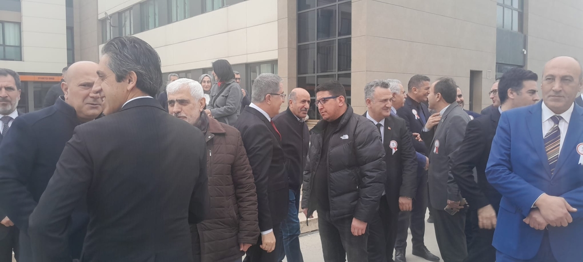 Sakarya, Çanakkale Zaferi’nin 111. yıl dönümünde tarihi bir gün yaşadı. Şehit Erol Olçok Anadolu Lisesi öğrencilerinin hazırladığı anma programı, izleyenleri 1915’in şanlı siperlerine götürürken GÜNÜN FOTOĞRAF KARELERİ