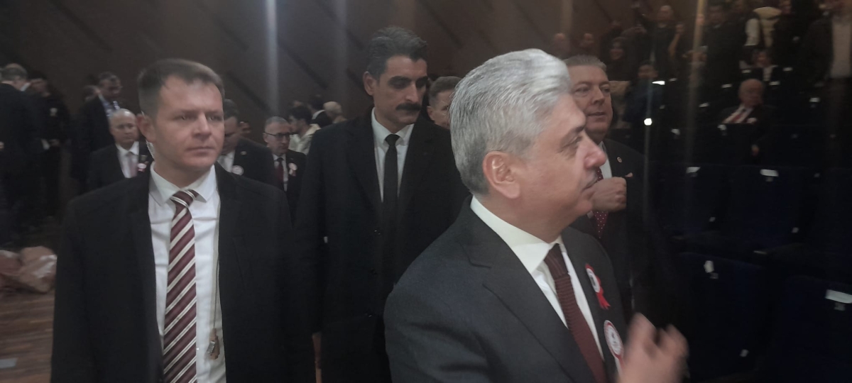 Sakarya, Çanakkale Zaferi’nin 111. yıl dönümünde tarihi bir gün yaşadı. Şehit Erol Olçok Anadolu Lisesi öğrencilerinin hazırladığı anma programı, izleyenleri 1915’in şanlı siperlerine götürürken GÜNÜN FOTOĞRAF KARELERİ