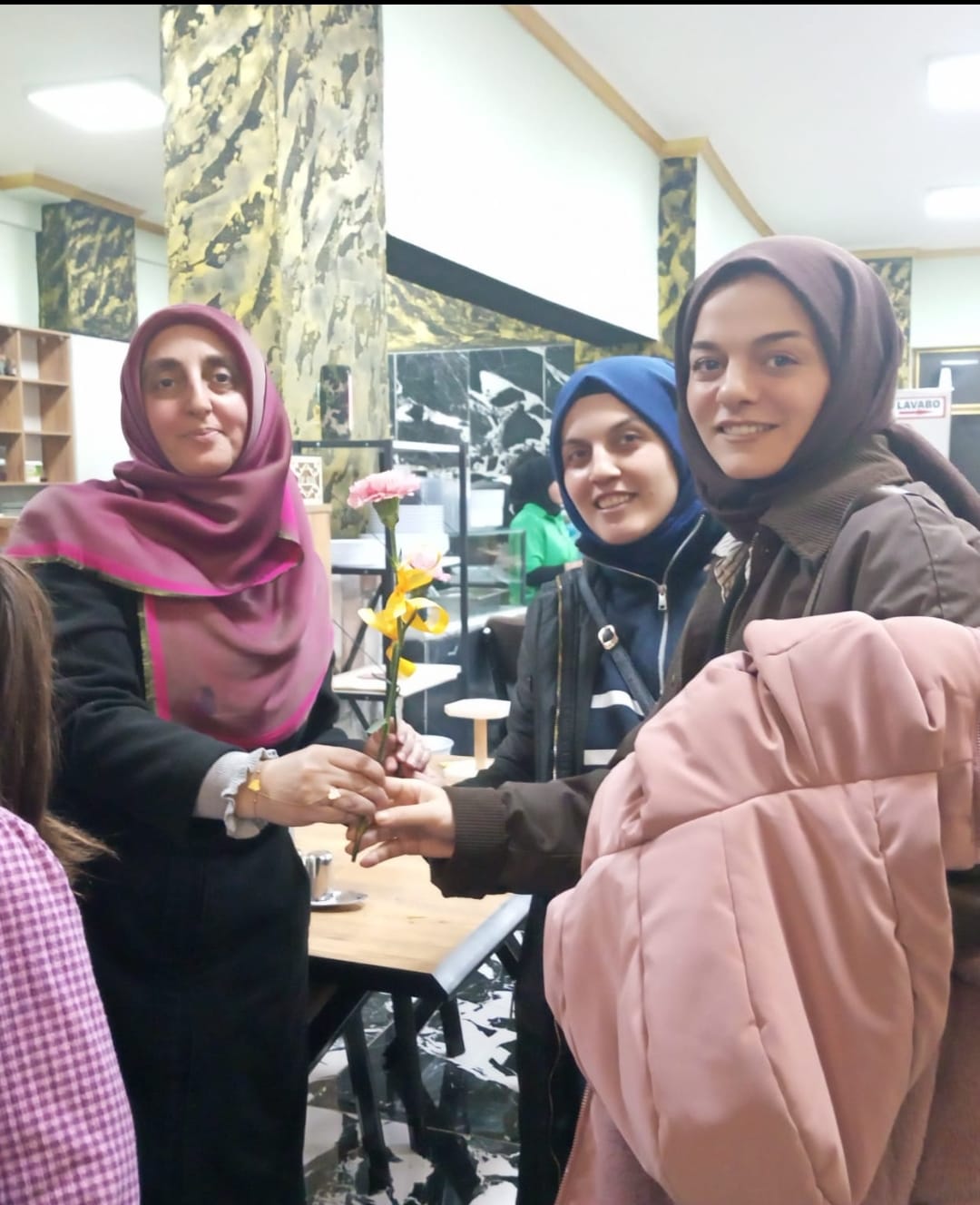 Gönül Köprüleri Kuruyor: Sakarya Karasu Girişimciler Hizmet Grubu ve Dilek Sarı’dan Çocuklara Ramazan Şölennden GÜNÜN ÖNE ÇIKAN FOTOĞRAF KARELERİ