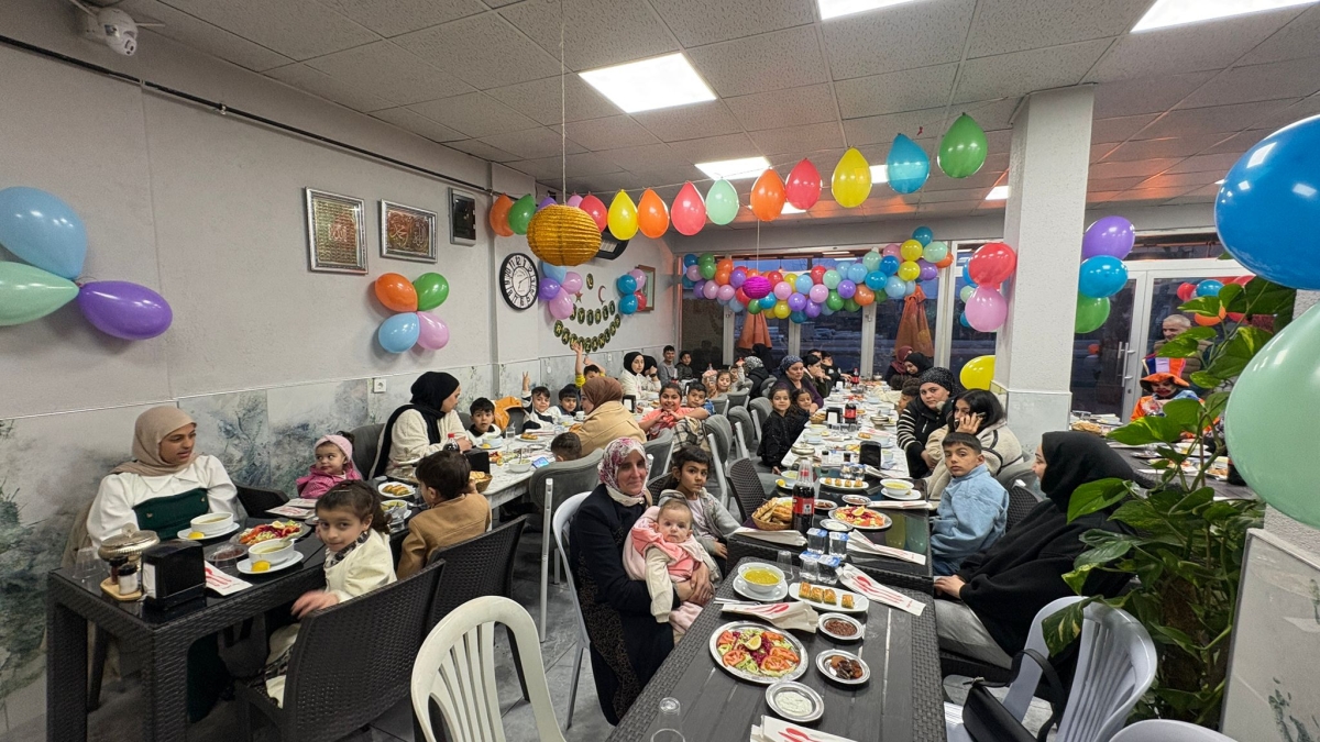 Gönül Köprüleri Kuruyor: Sakarya Karasu Girişimciler Hizmet Grubu ve Dilek Sarı’dan Çocuklara Ramazan Şölennden GÜNÜN ÖNE ÇIKAN FOTOĞRAF KARELERİ