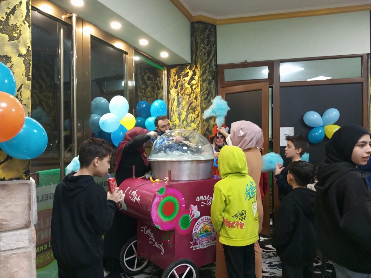 Gönül Köprüleri Kuruyor: Sakarya Karasu Girişimciler Hizmet Grubu ve Dilek Sarı’dan Çocuklara Ramazan Şölennden GÜNÜN ÖNE ÇIKAN FOTOĞRAF KARELERİ