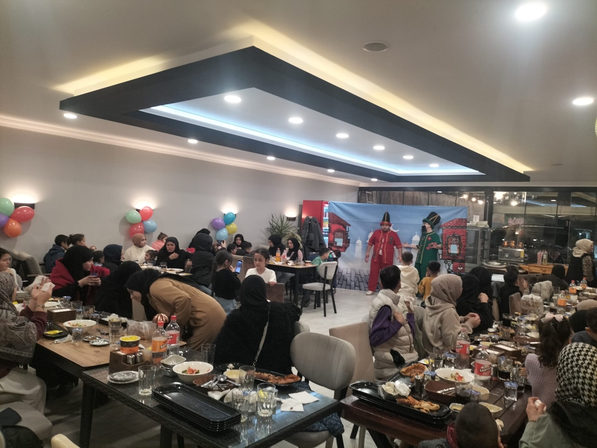 Gönül Köprüleri Kuruyor: Sakarya Karasu Girişimciler Hizmet Grubu ve Dilek Sarı’dan Çocuklara Ramazan Şölennden GÜNÜN ÖNE ÇIKAN FOTOĞRAF KARELERİ