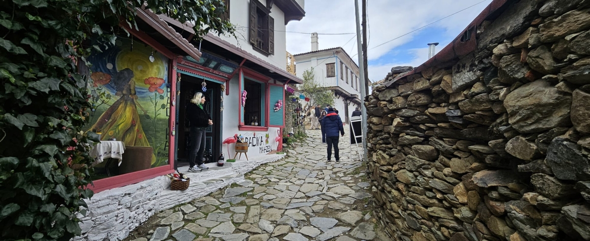 Fısıltı Haberleri muhabiri ve Ada Bike Derneği Başkanı Yavuz Akova, 20-22 Mart tarihleri arasında Sakarya’dan düzenlenen Efeler Yolu Kültür Rotası gezisine katıldı. GEZİNİN ÖNE ÇIKAN FOTOĞRAF KARELERİ