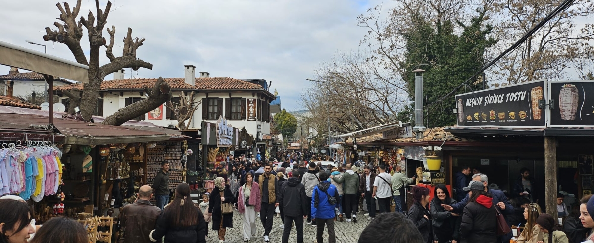 Fısıltı Haberleri muhabiri ve Ada Bike Derneği Başkanı Yavuz Akova, 20-22 Mart tarihleri arasında Sakarya’dan düzenlenen Efeler Yolu Kültür Rotası gezisine katıldı. GEZİNİN ÖNE ÇIKAN FOTOĞRAF KARELERİ