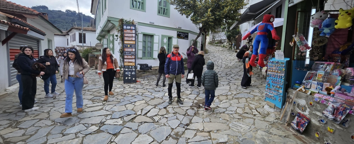 Fısıltı Haberleri muhabiri ve Ada Bike Derneği Başkanı Yavuz Akova, 20-22 Mart tarihleri arasında Sakarya’dan düzenlenen Efeler Yolu Kültür Rotası gezisine katıldı. GEZİNİN ÖNE ÇIKAN FOTOĞRAF KARELERİ