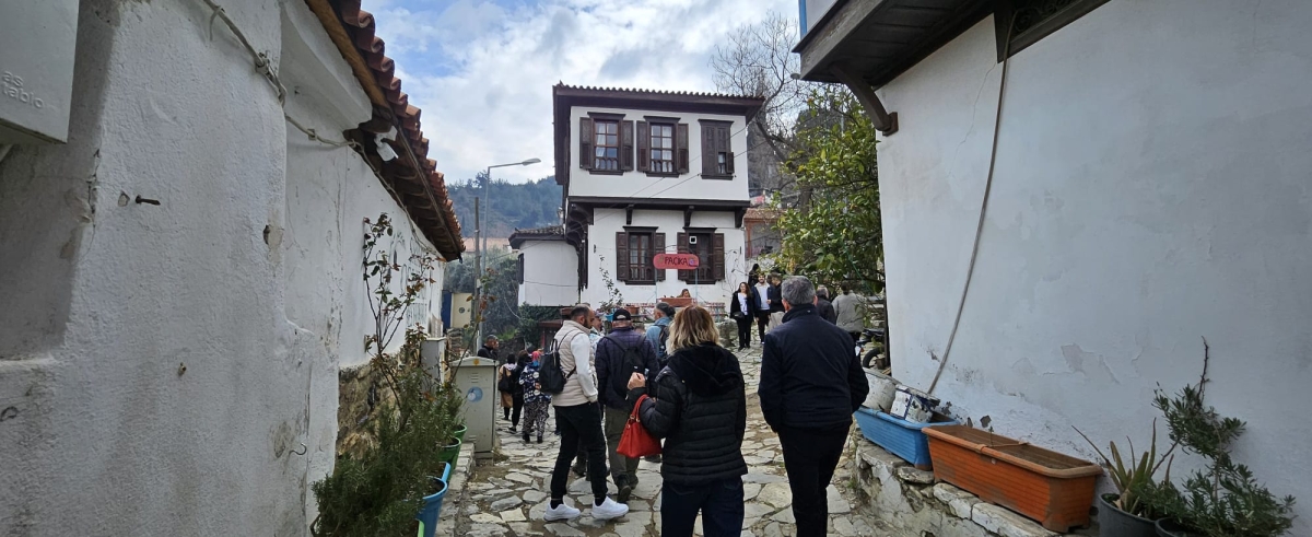 Fısıltı Haberleri muhabiri ve Ada Bike Derneği Başkanı Yavuz Akova, 20-22 Mart tarihleri arasında Sakarya’dan düzenlenen Efeler Yolu Kültür Rotası gezisine katıldı. GEZİNİN ÖNE ÇIKAN FOTOĞRAF KARELERİ