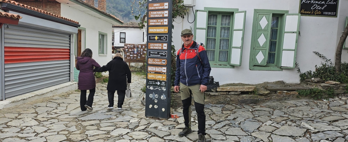 Fısıltı Haberleri muhabiri ve Ada Bike Derneği Başkanı Yavuz Akova, 20-22 Mart tarihleri arasında Sakarya’dan düzenlenen Efeler Yolu Kültür Rotası gezisine katıldı. GEZİNİN ÖNE ÇIKAN FOTOĞRAF KARELERİ