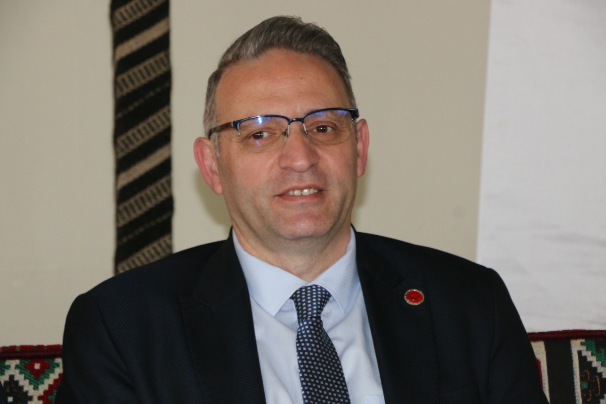 Saadet Partisi Genel Başkan Yardımcısı Av. Sinan Tekin, Adapazarı’nda basın mensuplarıyla bir araya geldi. Türkiye’nin bekasından ekonomik krize, ittifak ilkelerinden dış politikaya kadar kritik açıklamalarda bulunan Tekin: