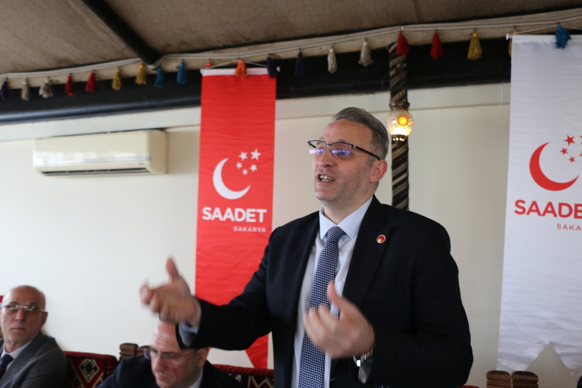 Saadet Partisi Genel Başkan Yardımcısı Av. Sinan Tekin, Adapazarı’nda basın mensuplarıyla bir araya geldi. Türkiye’nin bekasından ekonomik krize, ittifak ilkelerinden dış politikaya kadar kritik açıklamalarda bulunan Tekin:
