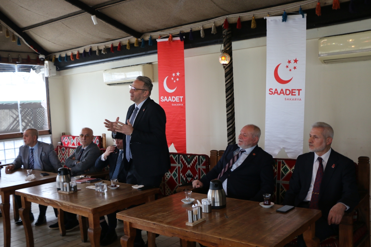 Saadet Partisi Genel Başkan Yardımcısı Av. Sinan Tekin, Adapazarı’nda basın mensuplarıyla bir araya geldi. Türkiye’nin bekasından ekonomik krize, ittifak ilkelerinden dış politikaya kadar kritik açıklamalarda bulunan Tekin: