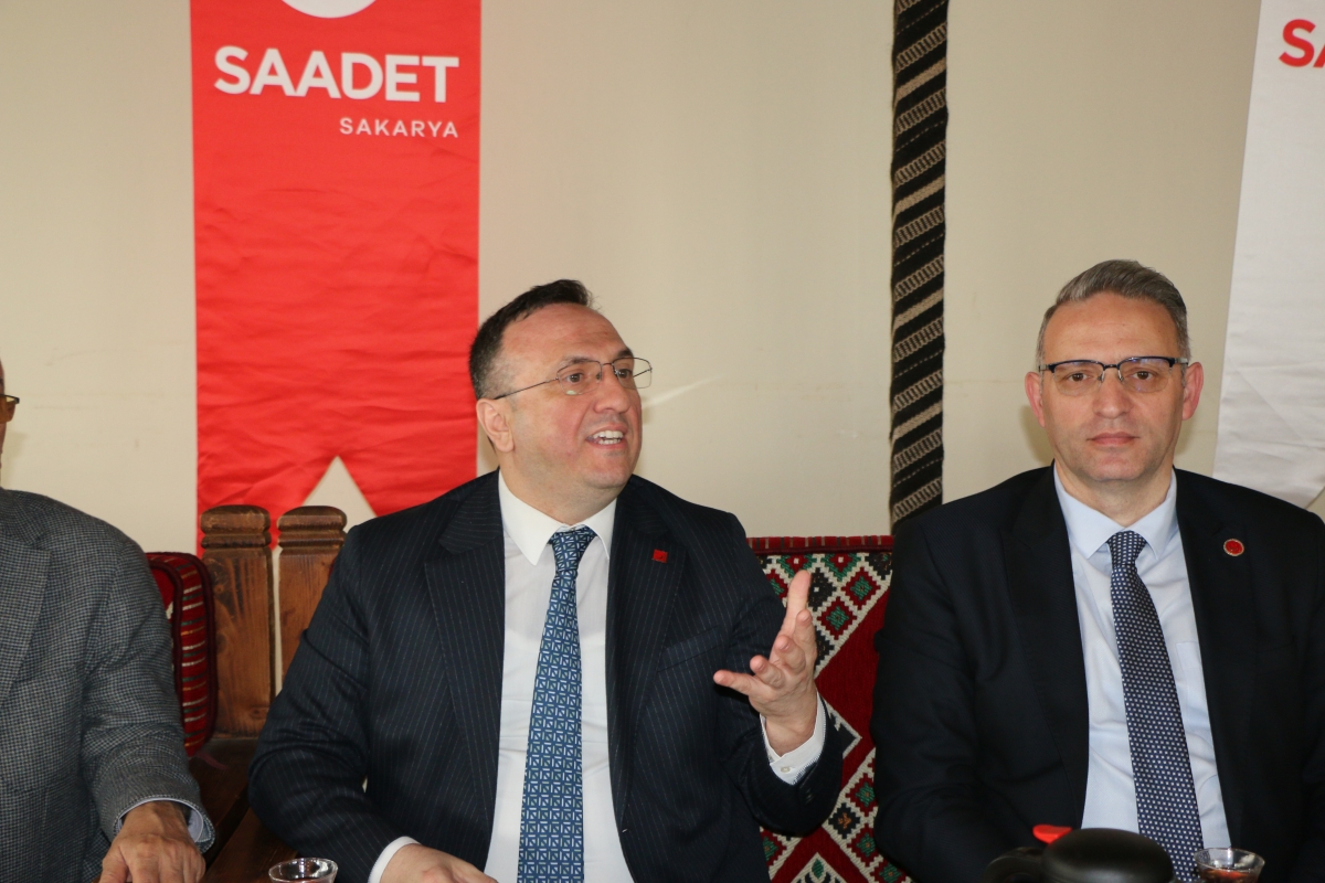 Saadet Partisi Genel Başkan Yardımcısı Av. Sinan Tekin, Adapazarı’nda basın mensuplarıyla bir araya geldi. Türkiye’nin bekasından ekonomik krize, ittifak ilkelerinden dış politikaya kadar kritik açıklamalarda bulunan Tekin: