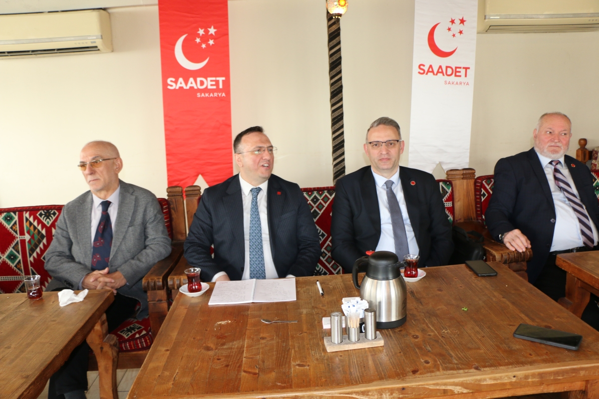 Saadet Partisi Genel Başkan Yardımcısı Av. Sinan Tekin, Adapazarı’nda basın mensuplarıyla bir araya geldi. Türkiye’nin bekasından ekonomik krize, ittifak ilkelerinden dış politikaya kadar kritik açıklamalarda bulunan Tekin:
