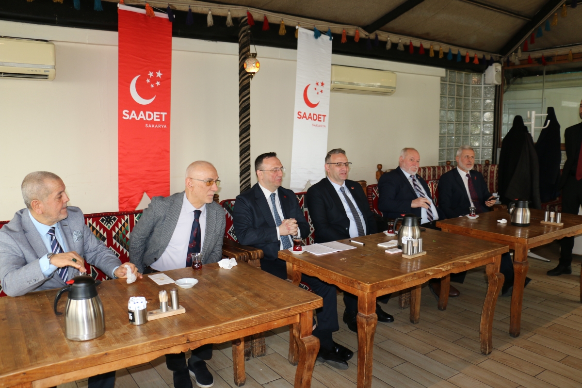 Saadet Partisi Genel Başkan Yardımcısı Av. Sinan Tekin, Adapazarı’nda basın mensuplarıyla bir araya geldi. Türkiye’nin bekasından ekonomik krize, ittifak ilkelerinden dış politikaya kadar kritik açıklamalarda bulunan Tekin: