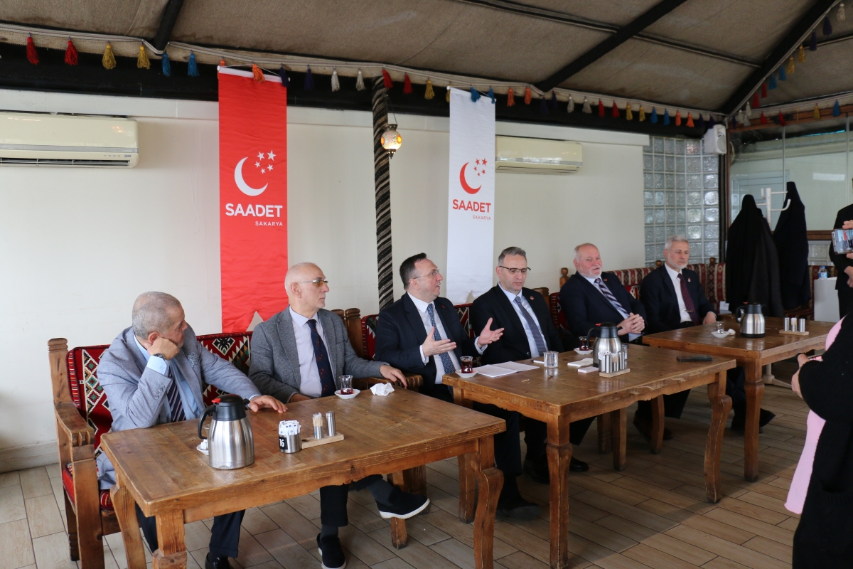 Saadet Partisi Genel Başkan Yardımcısı Av. Sinan Tekin, Adapazarı’nda basın mensuplarıyla bir araya geldi. Türkiye’nin bekasından ekonomik krize, ittifak ilkelerinden dış politikaya kadar kritik açıklamalarda bulunan Tekin: