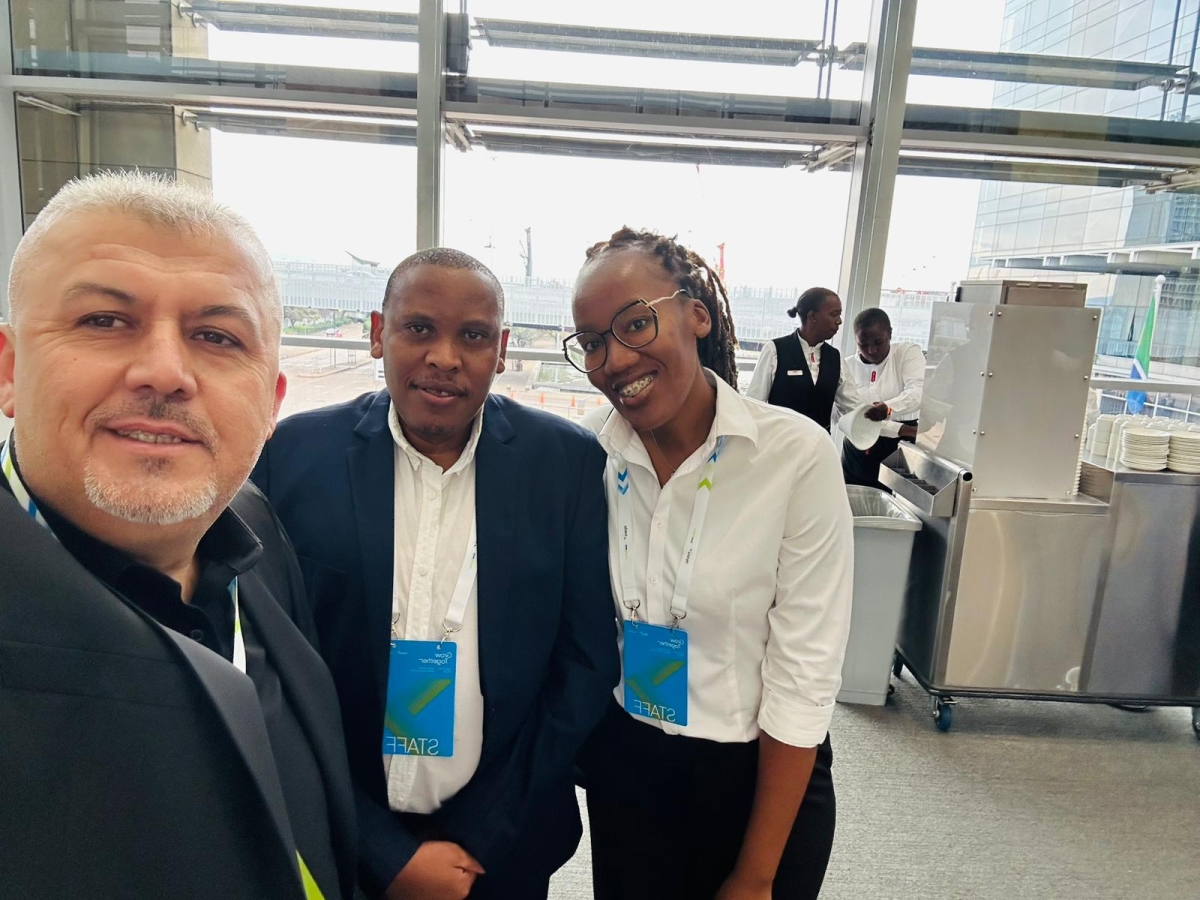 Güney Afrika’nın kalbi Cape Town’da düzenlenen Hytera Global Partner Summit 2025, telsiz dünyasının geleceğini belirledi. Zirveye damga vuran isim ise Türkiye’den Mustafa Yüksel oldu. PoC Türkiye ekibiyle