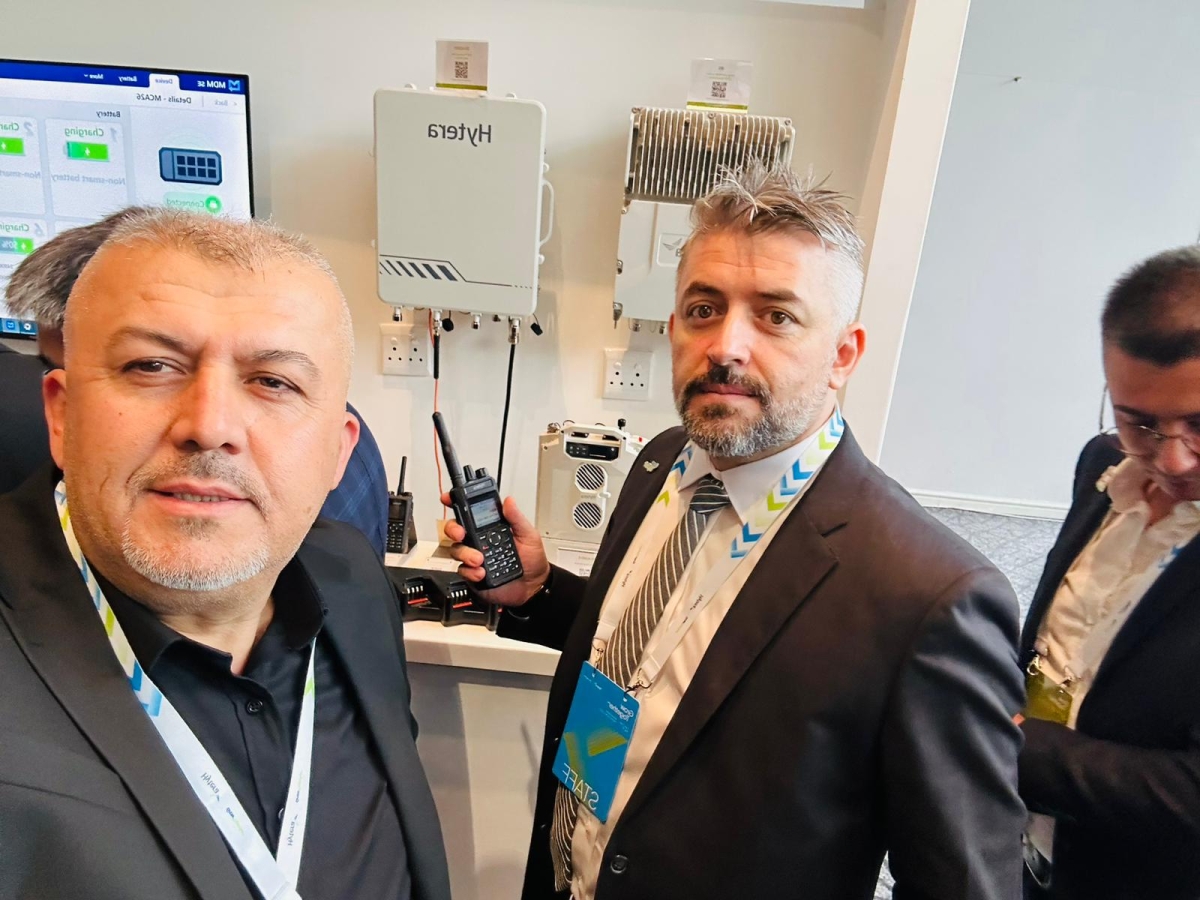 Güney Afrika’nın kalbi Cape Town’da düzenlenen Hytera Global Partner Summit 2025, telsiz dünyasının geleceğini belirledi. Zirveye damga vuran isim ise Türkiye’den Mustafa Yüksel oldu. PoC Türkiye ekibiyle